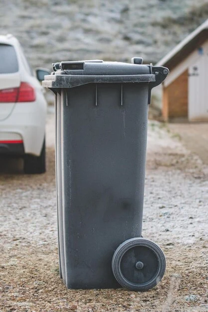About Us 2 garbage bin footpath 1048944 28025086
